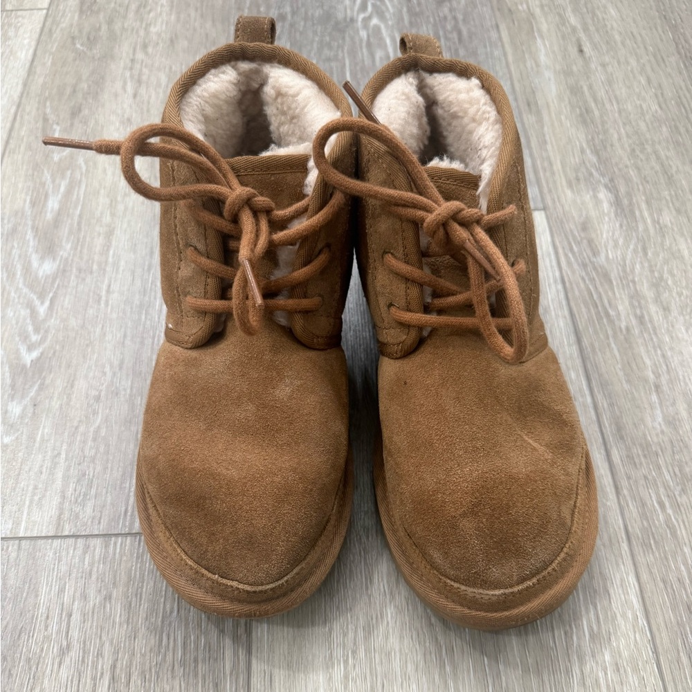 The Ugg NEUMEL Chukka Boots in Brown, Size 4